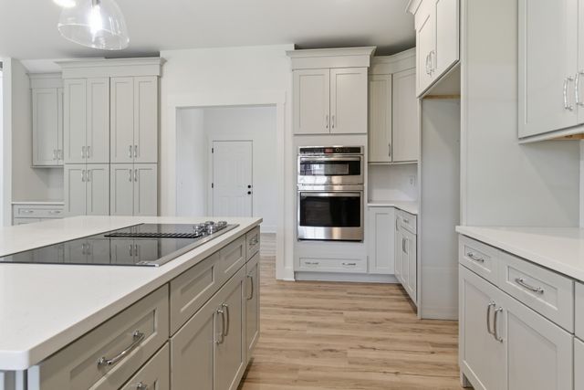 2401 Grover St, Nashville, TN 37207