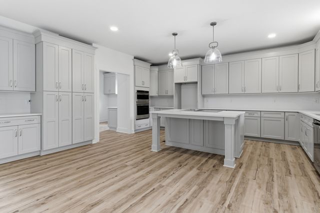 2401 Grover St, Nashville, TN 37207