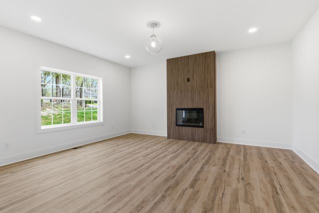 2401 Grover St, Nashville, TN 37207