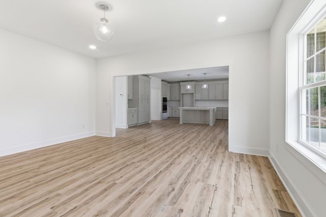 2401 Grover St, Nashville, TN 37207