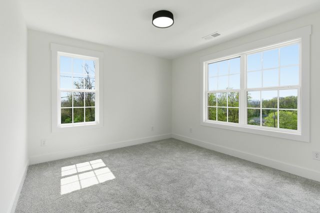 2401 Grover St, Nashville, TN 37207