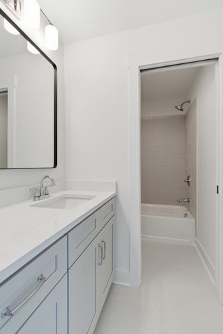 2401 Grover St, Nashville, TN 37207