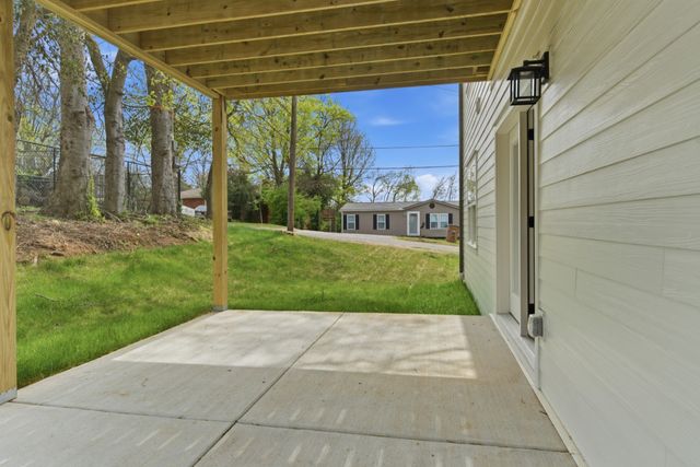 2401 Grover St, Nashville, TN 37207