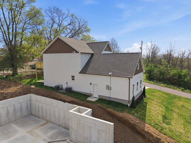 2401 Grover St, Nashville, TN 37207