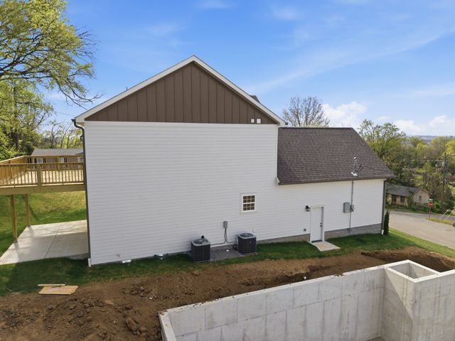 2401 Grover St, Nashville, TN 37207