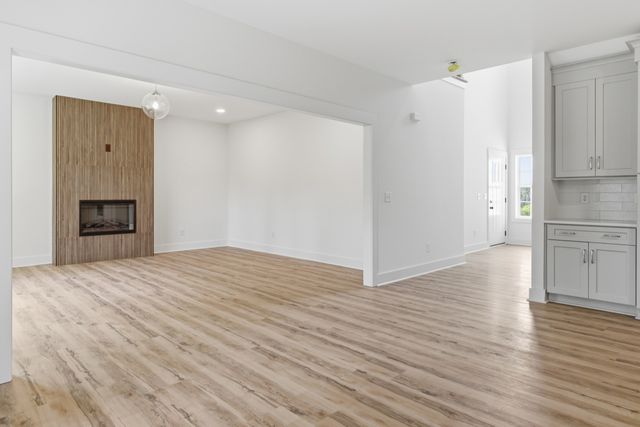 2401 Grover St, Nashville, TN 37207
