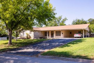 709 Bluebonnet Dr, Kerrville, TX 78028