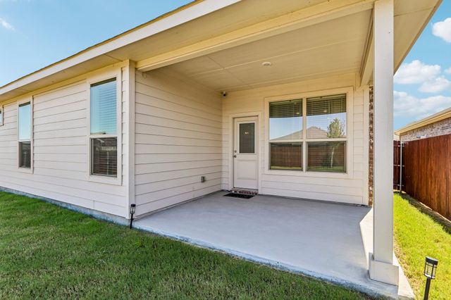 617 Amber Fields Drive, Krum, TX 76249