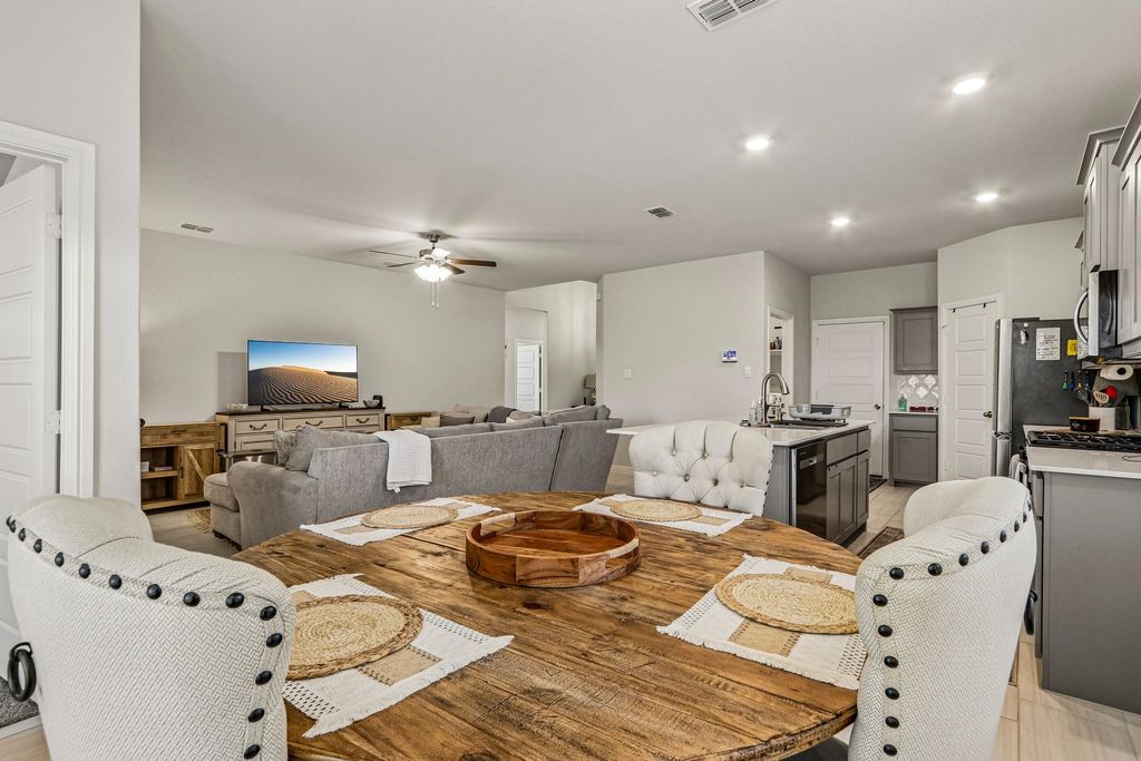 617 Amber Fields Drive, Krum, TX 76249