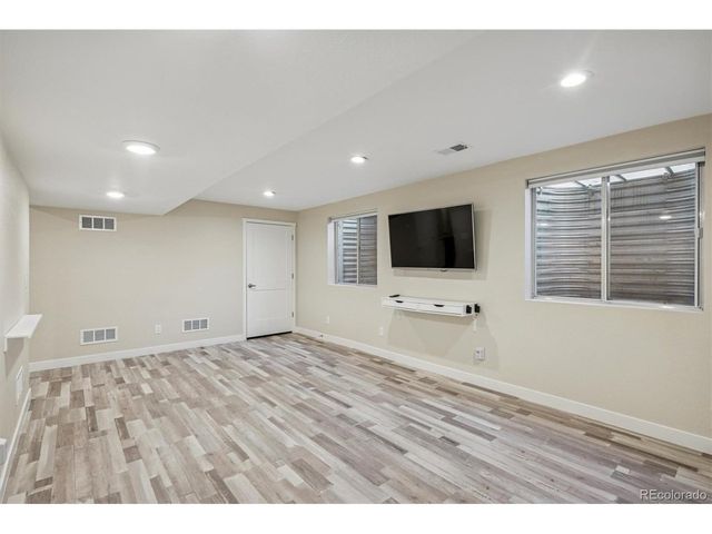 11077 W Roxbury Ave, Littleton, CO 80127