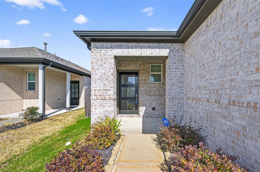 Image 5 of property listing at 23222 Spring Genesis Ln Lane, Katy, TX 77493