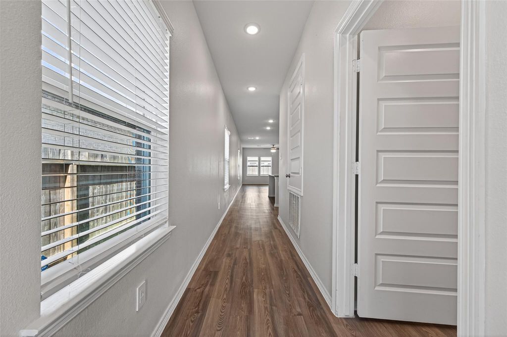 Image 7 of property listing at 23222 Spring Genesis Ln Lane, Katy, TX 77493