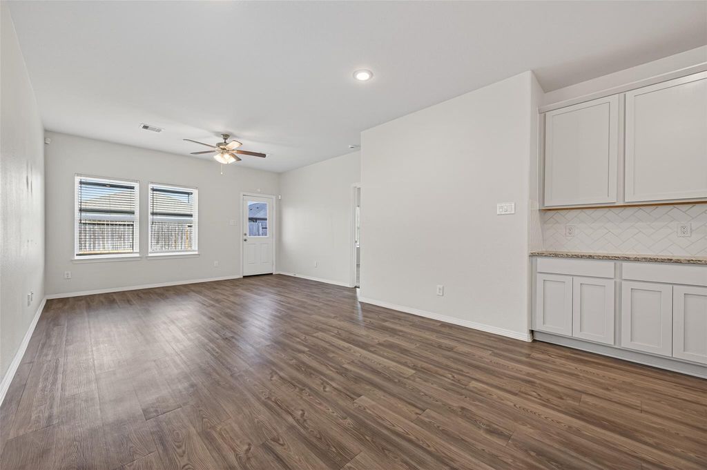 Image 9 of property listing at 23222 Spring Genesis Ln Lane, Katy, TX 77493