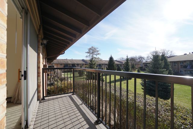 834 E Old Willow Road 209, Prospect Heights, IL 60070