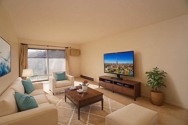 834 E Old Willow Road 209, Prospect Heights, IL 60070