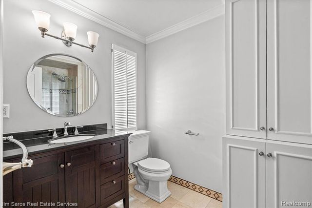 1023 Buckingham Road, Grosse Pointe, MI 48230
