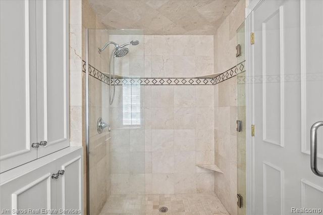 1023 Buckingham Road, Grosse Pointe, MI 48230