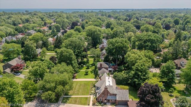 1023 Buckingham Road, Grosse Pointe, MI 48230