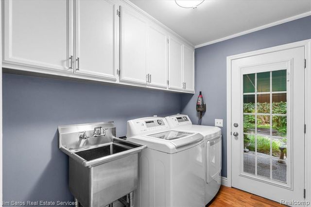 1023 Buckingham Road, Grosse Pointe, MI 48230