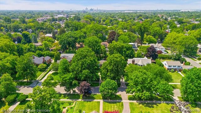 1023 Buckingham Road, Grosse Pointe, MI 48230