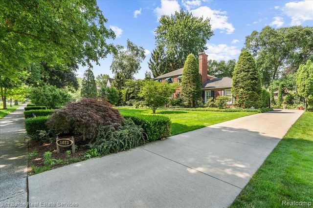 1023 Buckingham Road, Grosse Pointe, MI 48230