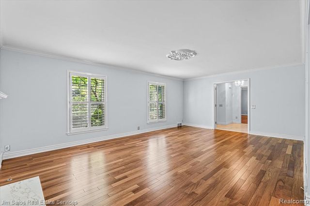 1023 Buckingham Road, Grosse Pointe, MI 48230