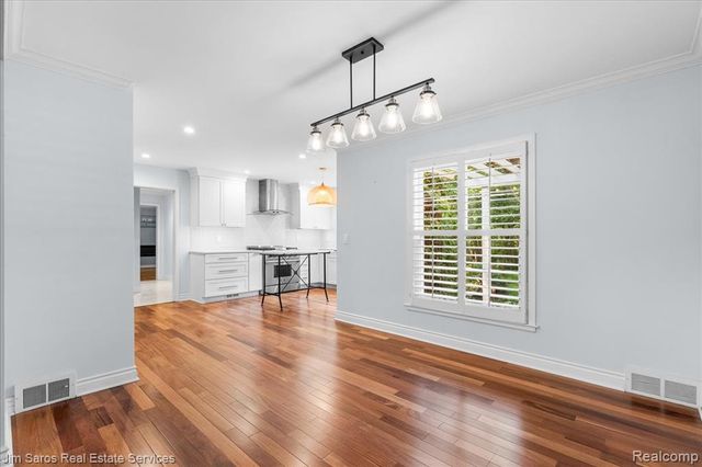 1023 Buckingham Road, Grosse Pointe, MI 48230