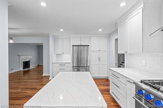 1023 Buckingham Road, Grosse Pointe, MI 48230