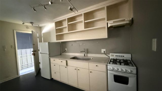 219 West Alabama 32, Houston, TX 77006