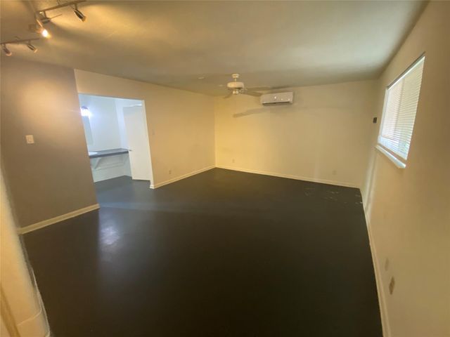 219 West Alabama 32, Houston, TX 77006