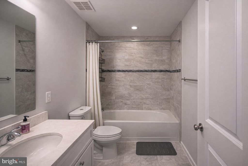 Image 13 of property listing at 9009 VILLAGE SPRINGS DR, Upper Marlboro, MD 20772