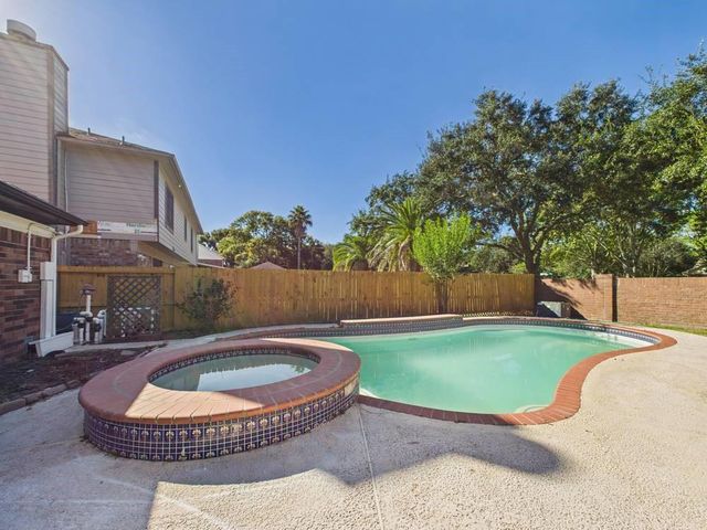 2012 Catamaran Drive, League City, TX 77573