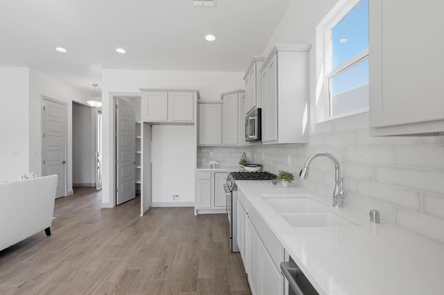 1670 Tesoro Loop NW, Los Lunas, NM 87031