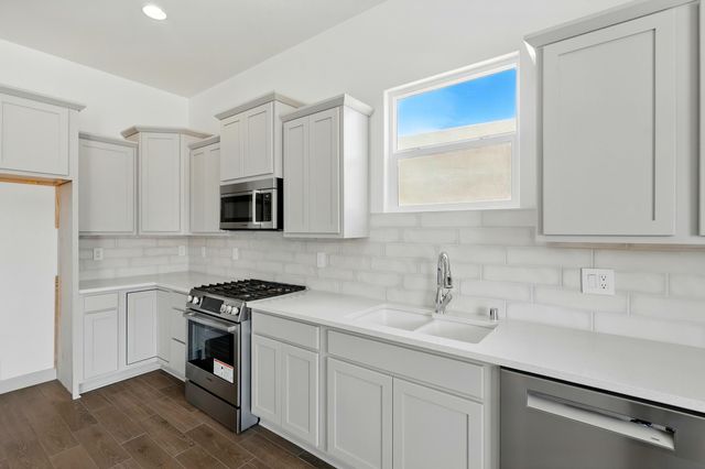 1670 Tesoro Loop NW, Los Lunas, NM 87031