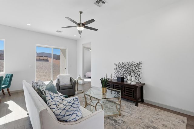 1670 Tesoro Loop NW, Los Lunas, NM 87031