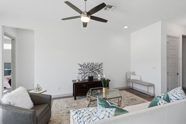 1670 Tesoro Loop NW, Los Lunas, NM 87031