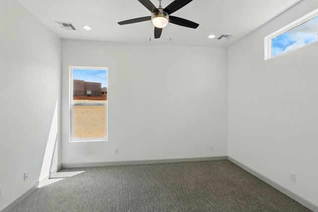 1670 Tesoro Loop NW, Los Lunas, NM 87031