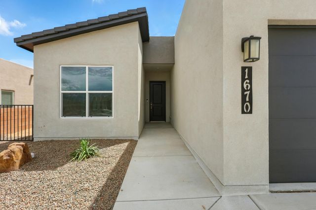 1670 Tesoro Loop NW, Los Lunas, NM 87031