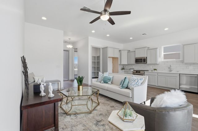 1670 Tesoro Loop NW, Los Lunas, NM 87031
