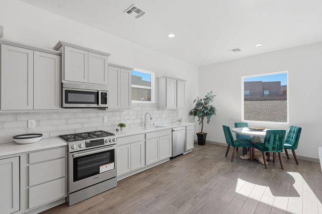 1670 Tesoro Loop NW, Los Lunas, NM 87031