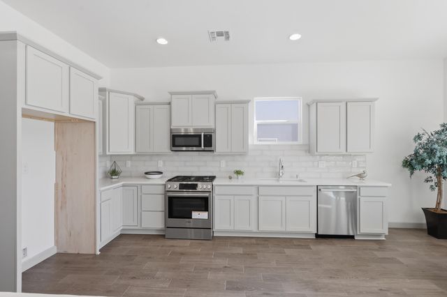1670 Tesoro Loop NW, Los Lunas, NM 87031