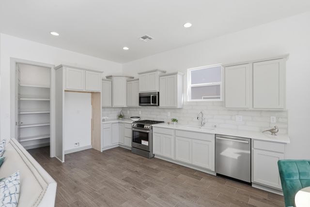 1670 Tesoro Loop NW, Los Lunas, NM 87031