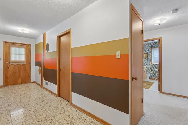 2924 Patricia Drive, Urbandale, IA 50322
