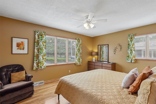 2924 Patricia Drive, Urbandale, IA 50322