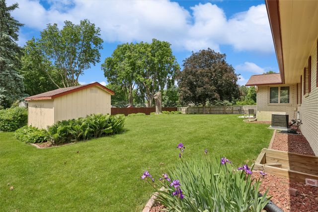 2924 Patricia Drive, Urbandale, IA 50322