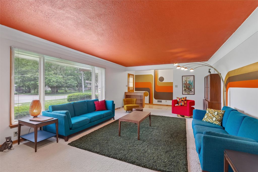 2924 Patricia Drive, Urbandale, IA 50322