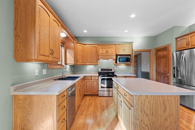 1477 WEXFORD LANE, Green Bay, WI 54313
