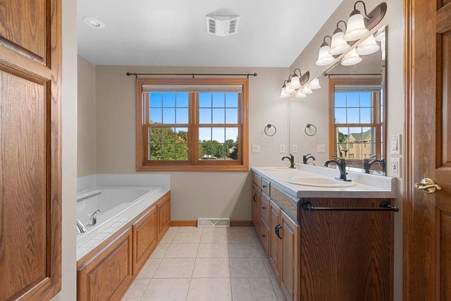 1477 WEXFORD LANE, Green Bay, WI 54313