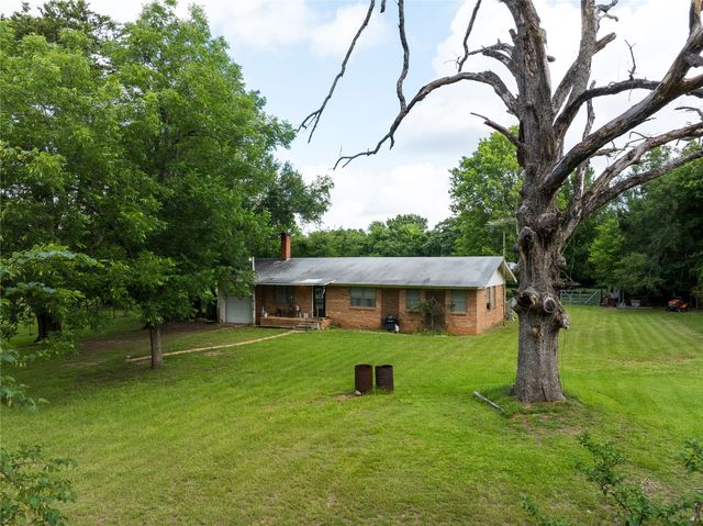 519 An County Road 450, Palestine, TX 75803