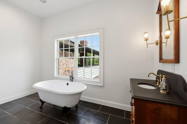1975 Georgetown Road, Paris, KY 40361